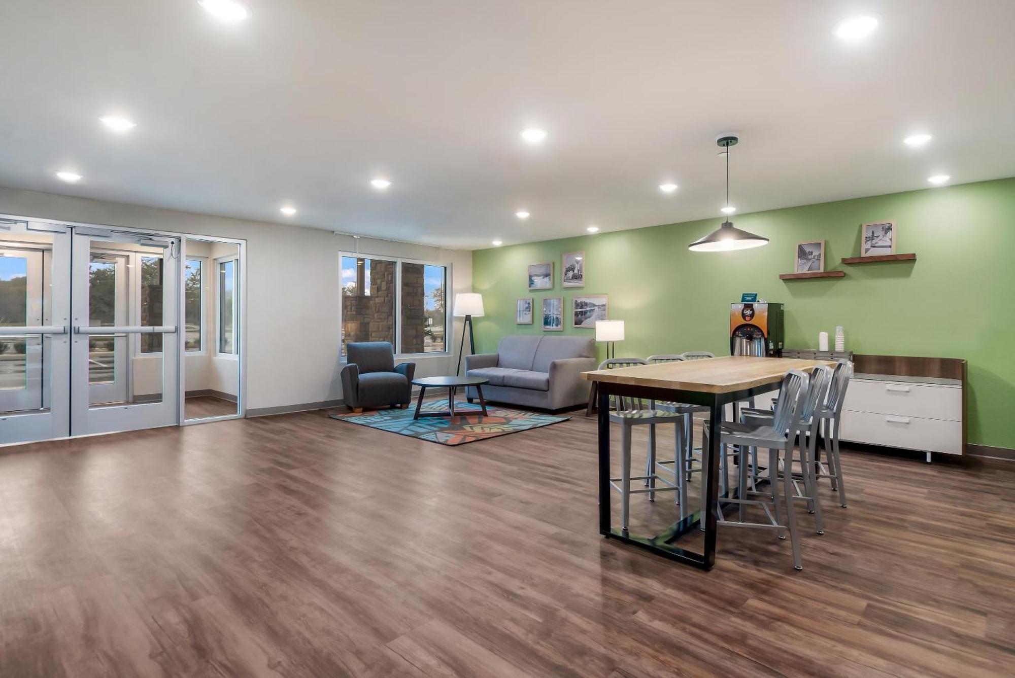 Woodspring Suites Tampa Airport North Veterans Expressway West Chase Экстерьер фото